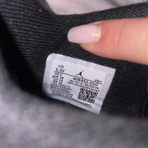 Jordan 4 Retro Black Cat (2020) GS - Picture 8 of 8